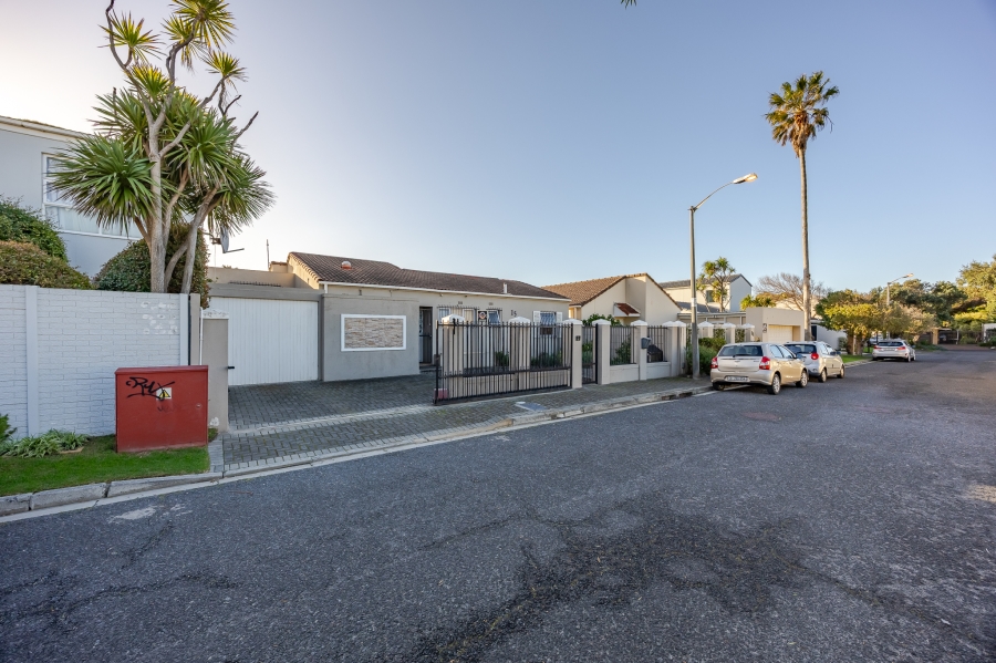 3 Bedroom Property for Sale in Lakeside Western Cape